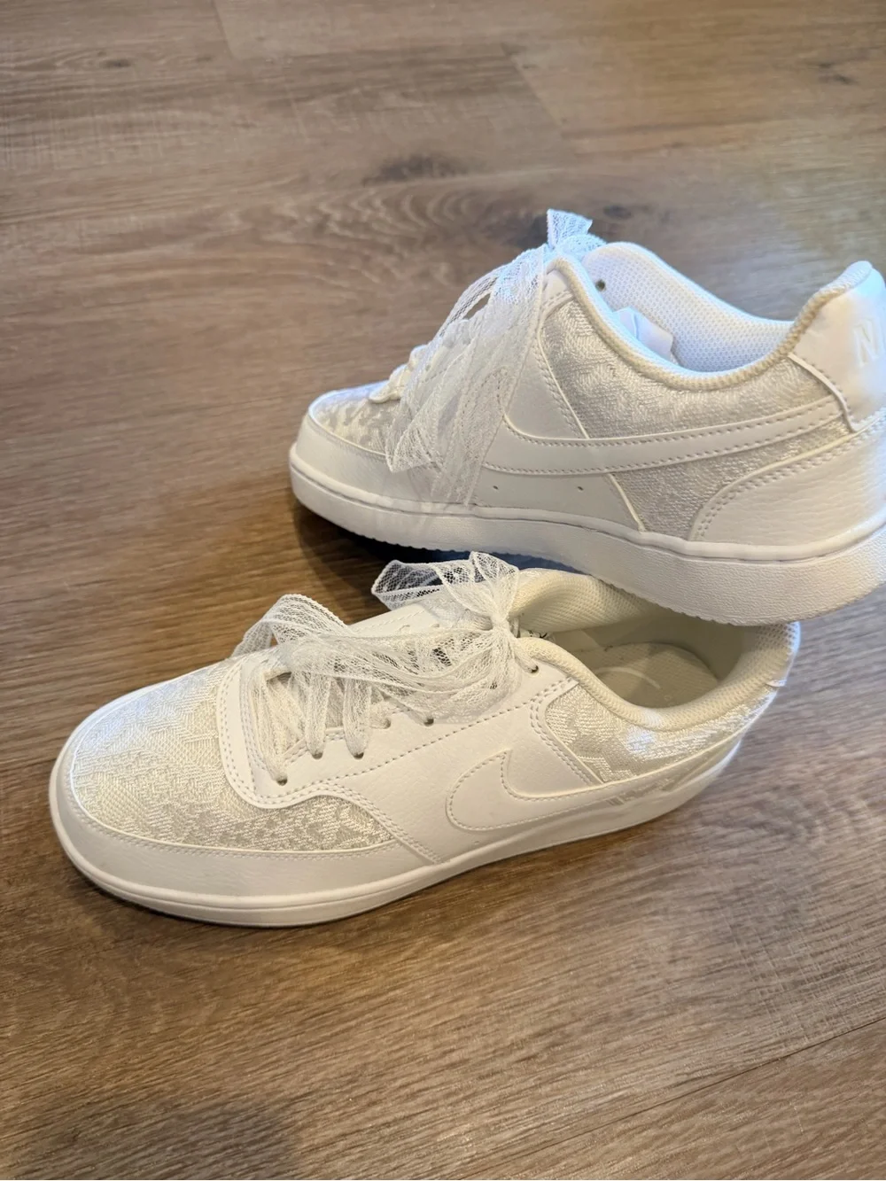 Nike women’s lace